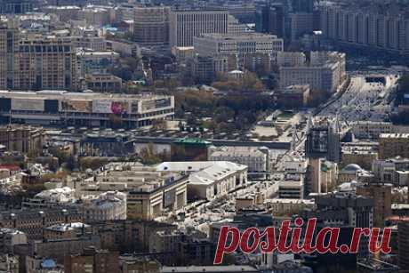 В Москве задержали депутата Мосгордумы Митрохина. Полицейские задержали депутата Мосгордумы от фракции «Яблоко» Сергея Митрохина в центре столицы во время встречи с избирателями. Парламентарий отметил, что был задержан в районе Хамовники. По словам Митрохина, сотрудники правоохранительных органах сообщили ему, что он якобы нарушал общественный порядок.