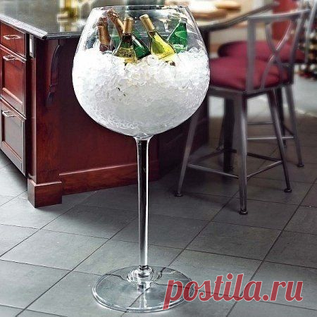 Огромный бокал со льдом для охлаждения напитков / Занимательная реклама