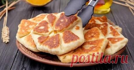 Раньше тыква месяцами лежала в кладовке, теперь не успеваю покупать! Люблю лепешки еще теплыми, со сметаной.