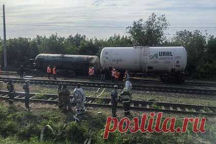 Следователи возложили на железнодорожников вину за сход вагонов в Ульяновске. Сход вагонов с газовым конденсатом в Ульяновске мог произойти по вине железнодорожников, которые оставили на путях запирающий «башмак». Следователи установили основную версию произошедшего после осмотра места происшествия и проведения первоначальных проверочных мероприятий. Имело место нарушение правил эксплуатации.