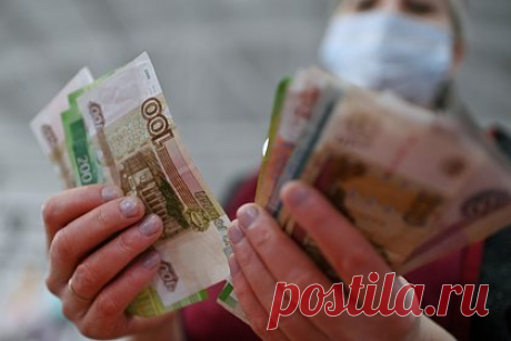 Почти половине россиян перестало хватать зарплаты на основные нужды. Почти половине россиян перестало хватать зарплаты для удовлетворения основных потребностей. Еще у 36 процентов респондентов оклад с трудом покрывает ключевые нужды, свидетельствуют результаты опроса, проведенного аналитиками hh.ru. Только 20 процентам граждан зарплата позволяет покупать все необходимое.