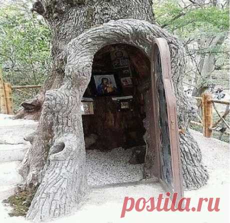 Вот такая необычная часовня.
#класс