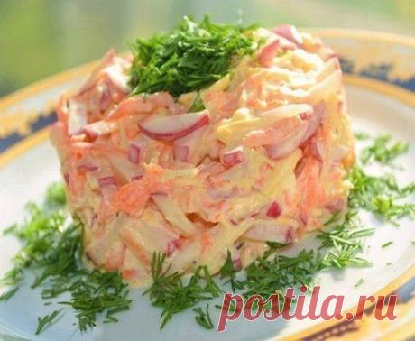 Салат "Витаминный" Очень вкусно и просто!
Натереть на крупной терке в одинаковых количествах:
- яблоко
- морковь
- сыр
- редиска (я порезала соломкой)
Заправить сметаной или натуральным йогуртом. Соль и перец по вкусу. Украсить зеленью.
•••