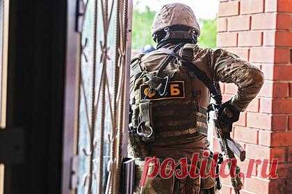 ФСБ провела спецоперацию в Адыгее по поимке пропагандистов терроризма. В Адыгее сотрудники ФСБ задержали двоих местных жителей по подозрению в пропаганде терроризма. Спецоперацию провели в Кошехабльском районе республики. В результате обысков по местам проживания подозреваемых изъята литература с экстремистским содержанием и электронные носители, имеющие значение по уголовному делу.