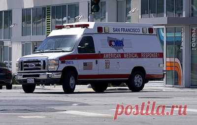 На авиашоу в штате Мичиган потерпел крушение самолет. По данным международного аэропорта Детройта, пилот и второй член экипажа успели катапультироваться