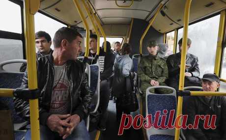 В Госдуме предложили выплату мобилизованным в 300 тыс. руб.. Депутаты подготовили законопроект об освобождении мобилизованных от выплат по потребкредитам на период военной службы, компенсации им расходов на оплату жилья, коммунальных услуг и 50% стоимости ОСАГО