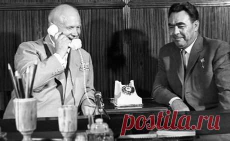 Как Хрущев дарил Крым, а Брежнева осыпали бриллиантами. Воспоминания о похождениях Генсеков 
 Вспоминая сегодня о событиях 30−50 летней давности мне приходят на ум слова нашего современника Бориса Стругацкого: «историю пишут умные люди, а вот делают её дураки и негодяи». И все же историю сво…