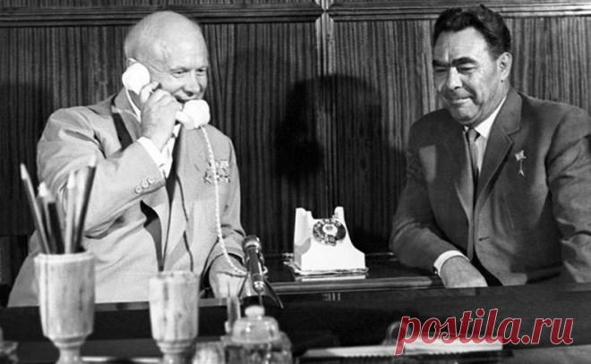 Как Хрущев дарил Крым, а Брежнева осыпали бриллиантами. Воспоминания о похождениях Генсеков 
 Вспоминая сегодня о событиях 30−50 летней давности мне приходят на ум слова нашего современника Бориса Стругацкого: «историю пишут умные люди, а вот делают её дураки и негодяи». И все же историю сво…