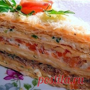 ЗАКУСОЧНЫЕ ТОРТИКИ: ТОП-7 САМЫХ ЛЮБИМЫХ 
Надо бы приготовить :)
1) Рыбный закусочный торт
ИНГРЕДИЕНТЫ:
● 5 шт. вафельных коржей 
● 1 банка рыбных консервов в масле, по желанию, сгодятся и обычные сардины 
● 3 вареных яйца 
● 150 гр. твердого сыра 
● 1 зубок чеснока майонез зеленый лук 
ПРИГОТОВЛЕНИЕ:
По отдельности измельчить яичные желтки и белки. Натереть на терке сыр. Консервы помять вилкою. Все начинки смешиваем с майонезом, количество и жирность которого, конечно же, по вкусу и смелости.