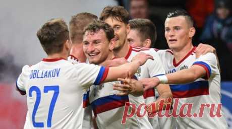 Дебютный гол Чалова и надёжная игра Сафонова: сборная России по футболу одержала победу над Камеруном. Сборная России по футболу обыграла национальную команду Камеруна в товарищеском матче. Единственный мяч в конце первого тайма после розыгрыша углового забил Фёдор Чалов. Для нападающего ЦСКА он стал первым на этом уровне. Впоследствии хозяева могли увеличить преимущество, но голы Александра Соболева и Максима Мухина арбитр отменял из-за офсайдов. Гости также регулярно создавали опасные…