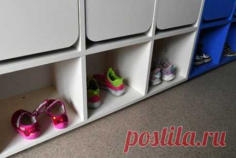 В российском городе на территории детсада нашли мертвую девочку. В Тобольске Тюменской области на территории детского сада во время утренней прогулки нашли тело двухлетней воспитанницы. Труп девочки находился в игровом домике. Следователи в ходе осмотра тела девочки телесных повреждений не выявили. По факту происшествия возбудили уголовное дело.