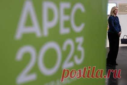 Участники саммита АТЭС приняли итоговую декларацию с учетом позиции России. Участники саммита Азиатско-Тихоокеанского сотрудничества (АТЭС) приняли итоговую декларацию с учетом позиции России, об этом сообщил вице-премьер Алексей Оверчук, возглавляющий российскую делегацию. Он отметил, что «спокойный рабочий» документ был согласован путем консенсуса, он не содержит токсичных сюжетов.