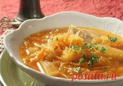Щи в мультиварке

Ингредиенты

    600 г мяса (лучше говядину)
    4 картофелины
    1/2 среднего кочана капусты
    1 болгарский перец
    луковица
    1 помидор (или томатная паста или кетчуп)
    3 ложки растительного масла
    1 морковь
    зелень
    сахар, соль 

Способ приготовления

    Лук, морковь, перец, томат обжарить на растительном масле в режиме 