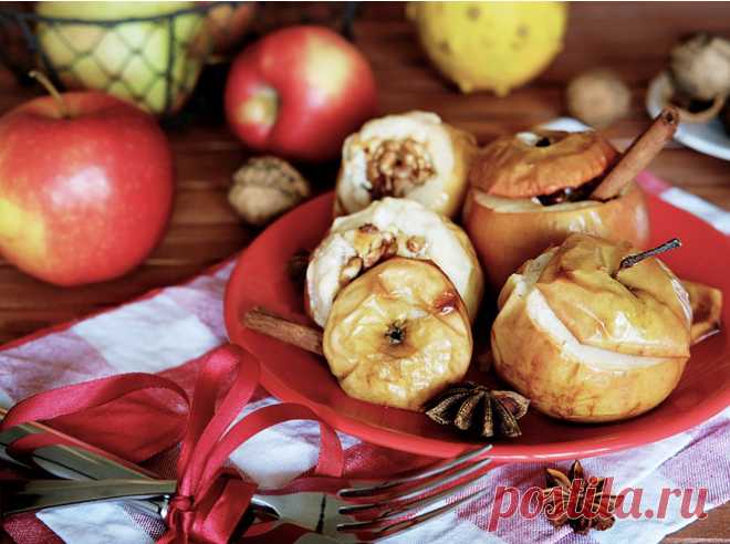 6 рецептов с яблоками на любой вкус Яблоки, фаршированные творогом и орехами (вариант подачи блюда) Яблоки, фаршированные творогом и орехами Ингредиенты: Яблоки – 3 штуки Орехи грецкие (или миндаль)– 30 гр Творог – 60 гр Сливочное масло – 1 чайная ложка Желток – 1 штука Сметана – 2 столовые ложки Сахар – 1 чайная...
