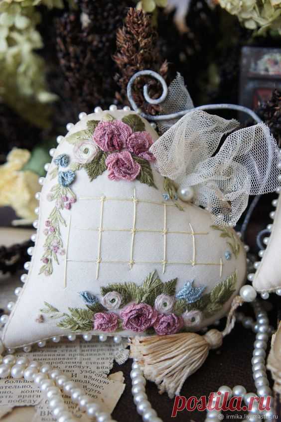 Vintage Textile Heart with Embroidery | Текстильные подвески Сердечки. Винтаж. Вышивка рококо – купить в интернет-магазине на Ярмарке Мастеров с доставкой