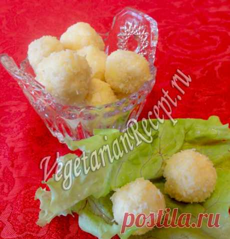 Закуска "Рафаэлло" очень вкусная и эффектная. Обязательно приготовьте ее на праздничный стол. Очень простой рецепт с фото!