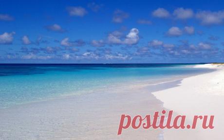 Anguilla Shoal Bay - The ocean turns from turquoise to deep blue the further out you sail. | Igor Mamantov приколол(а) это к доске Caribbean