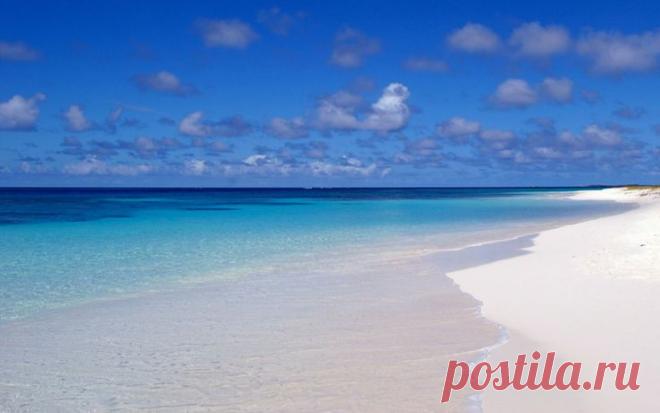 Anguilla Shoal Bay - The ocean turns from turquoise to deep blue the further out you sail. | Igor Mamantov приколол(а) это к доске Caribbean