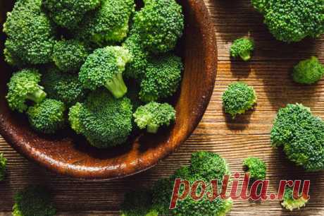 Что приготовить из брокколи - Четыре вкуса - медиаплатформа МирТесен Некоторые просто обожают эту капусту, некоторые терпеть не могут, а некоторые готовы есть, но только в зависимости от того, как она приготовлена. Мы подобрали несколько рецептов блюд с брокколи, которые придутся по вкусу даже тем, кто кривится при виде этих очаровательных зеленых соцветий. ...