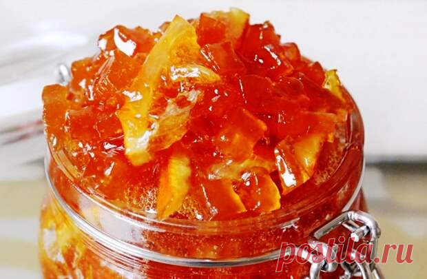 Варенье из тыквы и апельсина! Кулинарная находка сезона - БУДЕТ ВКУСНО! - медиаплатформа МирТесен Такое цитрусовое варенье, с красивым оранжевым цветом можно кушать как отдельный десерт или делать с ним рулеты, пироги, использовать в качестве пропитки для коржей торта. Для приготовления вам потребуются такие ингредиенты: тыква, 500 г; апельсин, 1 шт; сахар, 600 г; вода, 100 мл. Процесс