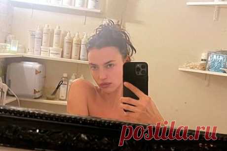 Ирина Шейк показала лицо без макияжа. Российская модель Ирина Шейк показала внешность без макияжа на новом фото. 37-летняя манекенщица разместила в сторис снимок, на котором она запечатлела себя топлес в кабинете косметолога. Видно, что на ее лице отсутствует косметика, а волосы при этом собраны в небрежный пучок.
