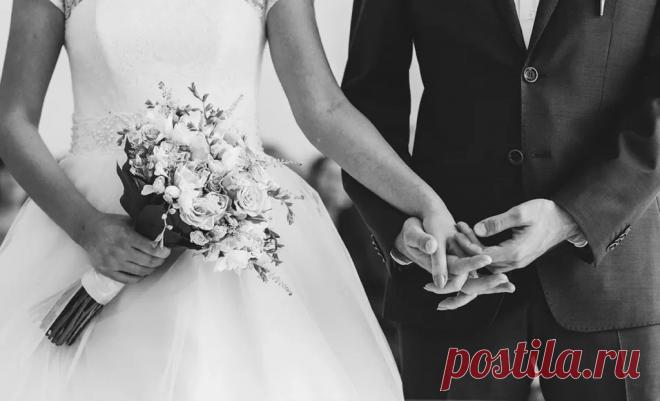 Электронное приглашение — современный и удобный способ пригласить гостей. С помощью toEvent можно выбрать стильный шаблон, добавить имена, дату, место, программу и кнопку RSVP. Добавьте фото, цвета и шрифты по вкусу. Проверка и тестирование перед отправкой гарантируют, что все гости получат красивое и понятное приглашение.