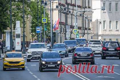 В Москве перекрыли движение по Комсомольскому проспекту. В Москве перекрыли движение по Комсомольскому проспекту от центра города в сторону области после атаки дронов. Об этом сообщает Дептранс. В ведомстве попросили выбирать пути объезда. Ранее Telegram-канал Mash сообщил, что беспилотник врезался в здание на Комсомольском проспекте в Москве, неподалеку от Минобороны.
