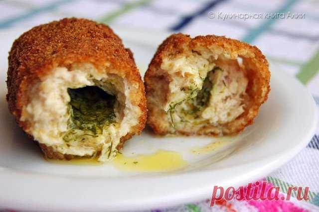 Котлеты по-киевски, будет очень вкусно! 
Ингредиенты: 
- 500 г куриного фарш - 60 г слив. масла - укроп - 2-3 зуб. чеснока - соль, перец - 3 яйца - панировочные сухари - мука - раст. масло для жарки Приготовление: 
Сначала сделаем начинку. …