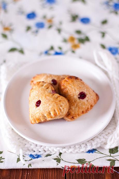 Пирожки с вишней и сливочным сыром.  Уютные, домашние и конечно же сказочно вкусные!