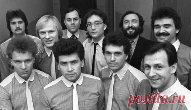 1984 год. Кемерово. ВИА "Лейся, песня". В нижнем ряду слева молодые Николай Расторгуев и Валерий Кипелов.