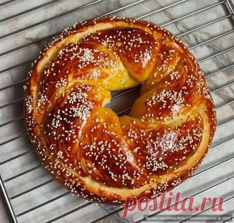 Калач на кефире – пошаговый кулинарный рецепт с фото Дрожжевой калач на кефире без яиц – пошаговый рецепт с фото. Как испечь вкусный и красивый белый хлеб с кунжутом своими руками. Русская кухня