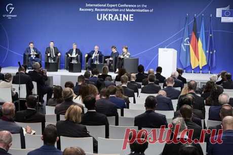 В Италии конференцию по восстановлению Украины назвали позором. Главный редактор итальянского издания Il Fatto Quotidiano Марко Травальо назвал конференцию по восстановлению Украины позором. «Если бы мы прекратили посылать оружие, мы могли бы организовать что-то более серьезное, чем та клоунада, которую мы устроили сегодня. И это — позор!» — высказался Травальо.