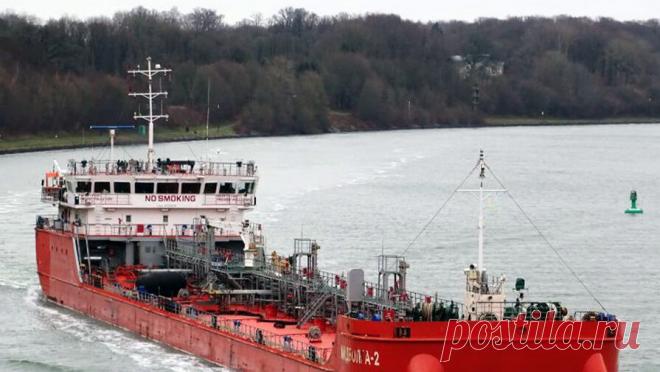 Владелец атакованного дроном танкера Midvolga 2 заявил об отсутствии раненых. Никто из членов экипажа российского танкера Midvolga 2, подвергшегося атаке украинского беспилотного летательного аппарата (БПЛА) в акватории Черного моря, не пострадал. Об этом пишет РИА Новости со ссылкой на представителя ...