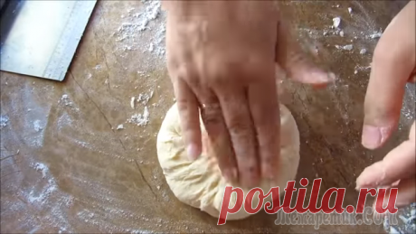 Готовятся моментально - съедаются еще быстрее! Пушистые лепешки на кефире с яблоками