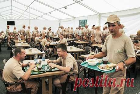 Сирия . База . Обед по распорядку .