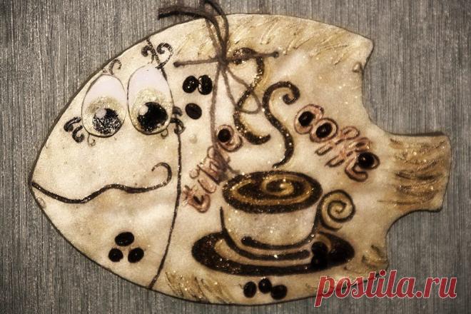 Приятный презент: веселая рыбка из соленого теста - Рукоделие