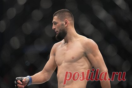 Чемпион UFC заявил о желании подраться с Чимаевым. Британский чемпион UFC Леон Эдвардс высказался о возможном проведении поединка против шведского бойца чеченского происхождения Хамзата Чимаева. «Он тоже в моем списке. Он тот боец, которого я хочу убрать. Хамзат может подраться с Колби Ковингтоном или кем-то вроде него, а потом мы поговорим», — заявил Эдвардс.
