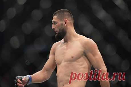 Чемпион UFC заявил о желании подраться с Чимаевым. Британский чемпион UFC Леон Эдвардс высказался о возможном проведении поединка против шведского бойца чеченского происхождения Хамзата Чимаева. «Он тоже в моем списке. Он тот боец, которого я хочу убрать. Хамзат может подраться с Колби Ковингтоном или кем-то вроде него, а потом мы поговорим», — заявил Эдвардс.