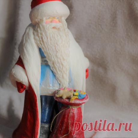 Дедушка Мороз сделан из ваты. Высота 39 см. Сувенир под ёлку, будет служить на долгую память.