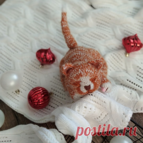 PDF КОТЕНОК спицами. Sleeping kitten knitting pattern; Аmigurumi toy patterns. Амигуруми схемы и описания на русском. Вязаные игрушки и поделки своими руками. Игрушки спицами. Котик спицами. котята спицами. Toy knitting patterns. Как связать котенка спицами, когда ты только начинаешь вязать.