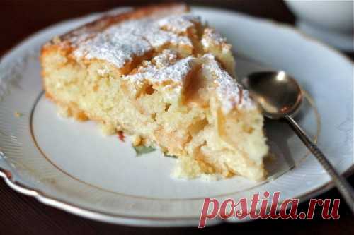 Рецепт творожной шарлотки с яблоками в мультиварке / Простые рецепты