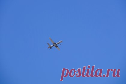 Уничтожение ударного дрона США хуситами сняли на видео. Представители йеменского движения хуситов «Ансар Аллах» сняли на видео момент уничтожения ударного дрона США MQ-9 Reaper. На видео снят момент попадания ракеты класса «земля-воздух» по американскому БПЛА в провинции Ходейда. На кадрах видно, что беспилотник был сбит в относительной близости от жилой застройки.