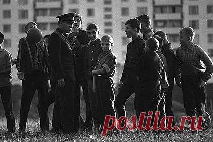 Автор «Слова пацана» оценил возможность возрождения «казанского феномена». Молодежные банды Казани конца 1980-х годов, которые вошли в историю как «казанский феномен», сегодня уже не смогут возродиться. Такое мнение в беседе с «Лентой.ру» высказал журналист Роберт Гараев, автор книги «Слово пацана», по которой режиссер Жора Крыжовников снял одноименный сериал.