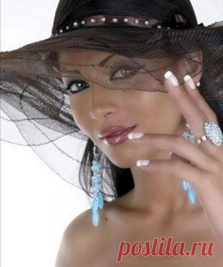 Ту женщину,что не по зубам, едят глазами и сплетнями.