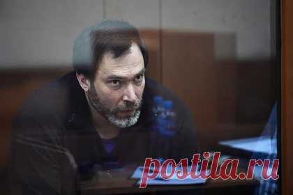 Осужденный за откаты российский полковник сидел в карцере за пронос телефона. Осужденный на 13,5 лет колонии строгого режима за взятку и получение откатов бывший заместитель директора «Спецстроя» Александр Мордовец сидел в карцере СИЗО. Бывший российский полковник запаса был наказан за попытку проноса мобильного телефона в свою камеру. Инцидент произошел во время следствия.