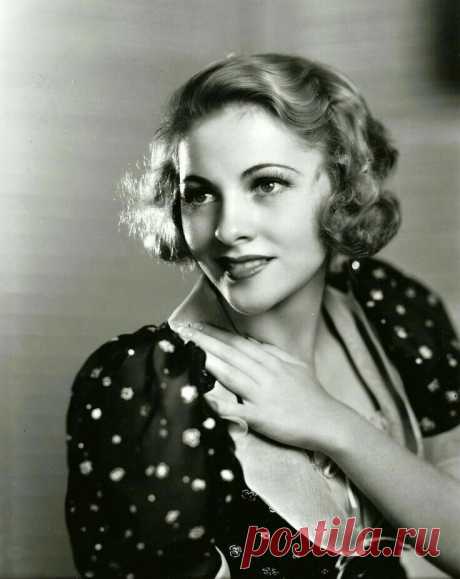 Джоан Фонтейн, 22 октября, 1917
 • 15 декабря 2013