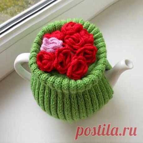 Вязаная грелка для чайника крючком с цветами. Схемы Вязаная грелка для чайника с цветами - гарантия не только того, что напиток будет ароматным и вкусным.

Ваше чаепитие несомненно удастся, ведь красивая грелка на чайник крючком вызывает улыбку на лице, а значит - улучшает настроение.

Только представьте себе, что гости расселись за стол, а вы вносите заварочный чайник в такой душевной, цветочной "одёжке".

Кстати, от такого подарка не откажется любая хозяйка. Подарить же ...