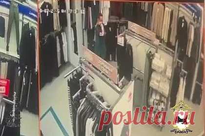 Обокравший российский магазин шопоголик попал на видео
