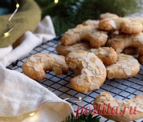 Праздничная коробка печенья • Dolce Vita Blog Сборник простых рецептов рождественского печенья из Бельгии, Италии, Германии и Франции: спекулос, бискотти, амаретти, ричарелли, полумесяцы