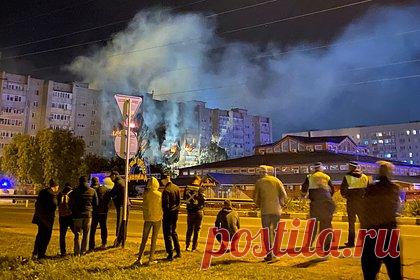 Число погибших при падении Су-34 возле жилого дома в Ейске выросло до 15. Число погибших при крушении истребителя Су-34 возле жилого дома в Ейске Краснодарского края выросло до 15 человек. Об этом журналистам сообщила заместитель губернатора региона Анна Минькова. По ее словам, в больнице скончался пострадавший, получивший ожоги. Ранее также сообщалось о росте числа пострадавших до 26.